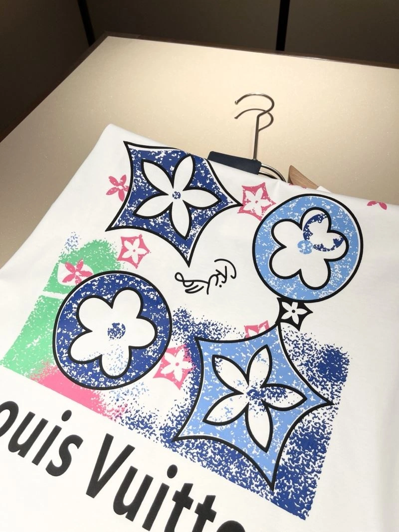 Stylish Louis Vuitton T-Shirts 134137