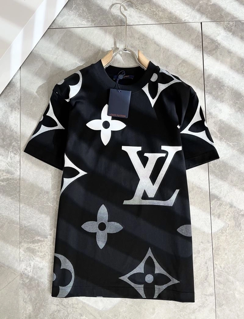 Louis Vuitton T-Shirts FashionForward 134138