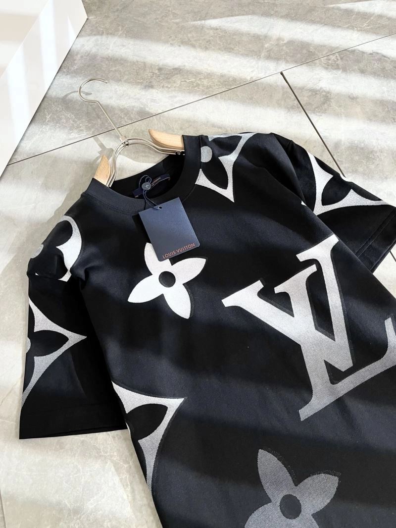 Louis Vuitton T-Shirts FashionForward 134138
