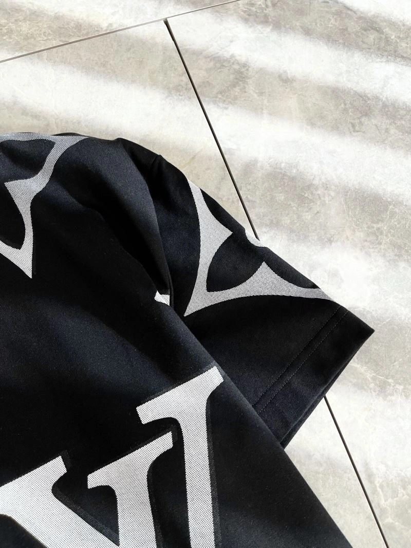 Louis Vuitton T-Shirts FashionForward 134138