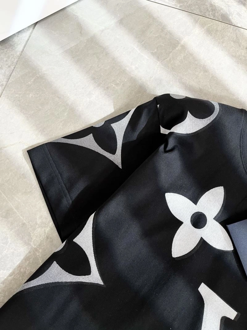 Louis Vuitton T-Shirts FashionForward 134138