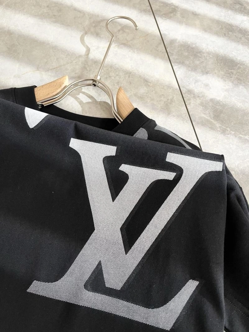 Louis Vuitton T-Shirts FashionForward 134138