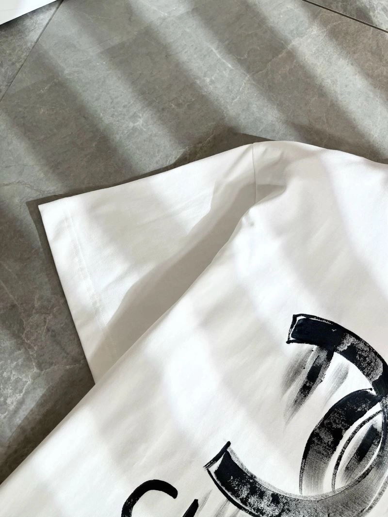 Louis Vuitton T-Shirts Sleek 134127