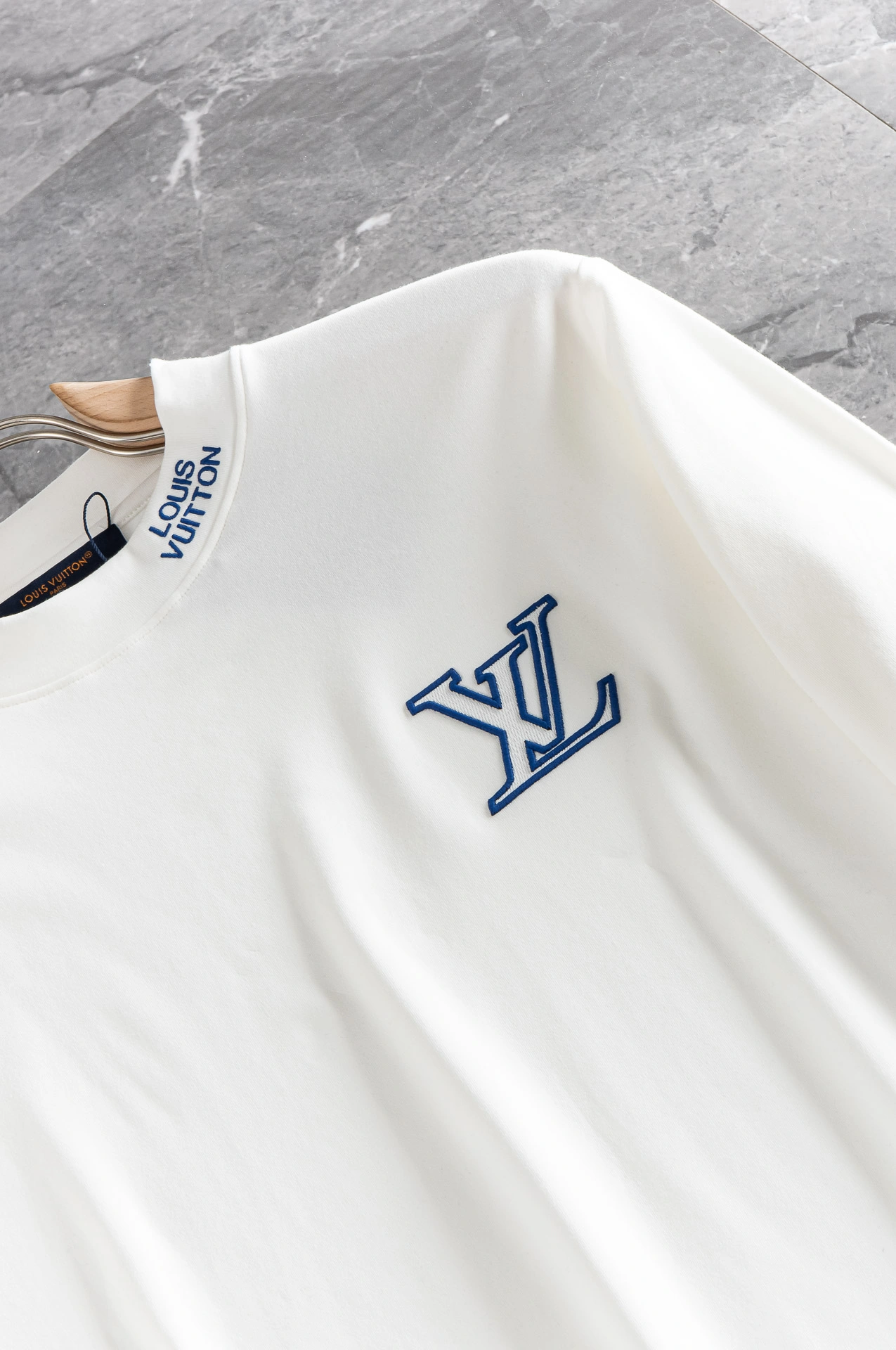Versatile Louis Vuitton T-Shirts 139406
