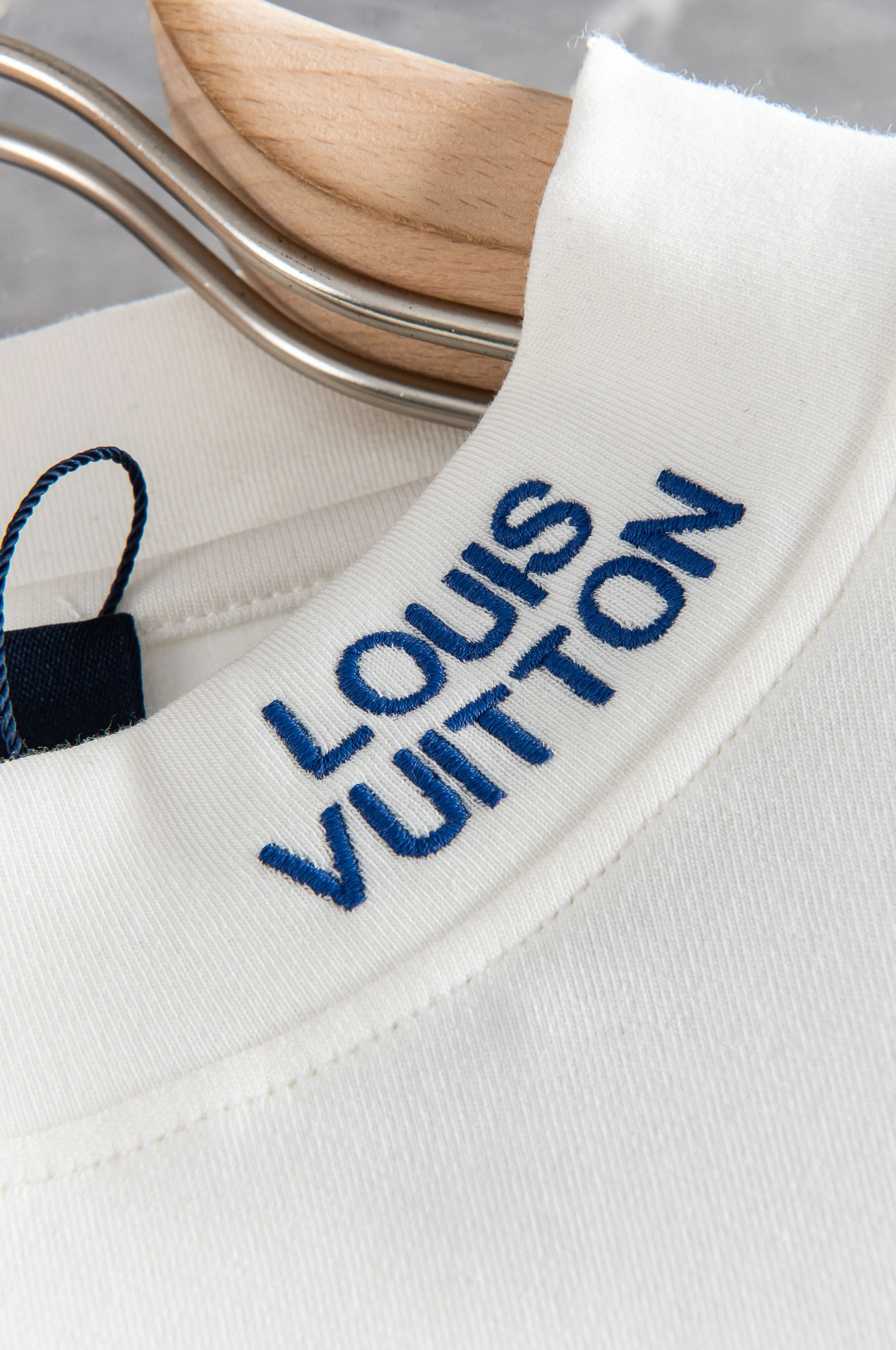 Versatile Louis Vuitton T-Shirts 139406