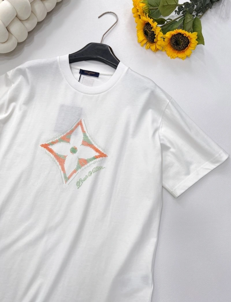 EyeCatching Louis Vuitton T-Shirts 131347
