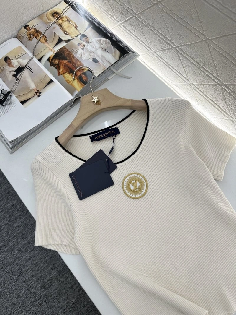 ModernLook Louis Vuitton T-Shirts 131320