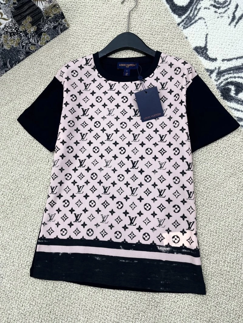 Snug Louis Vuitton T-Shirts 131346
