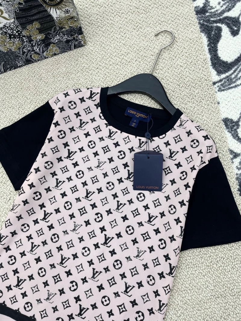 Snug Louis Vuitton T-Shirts 131346