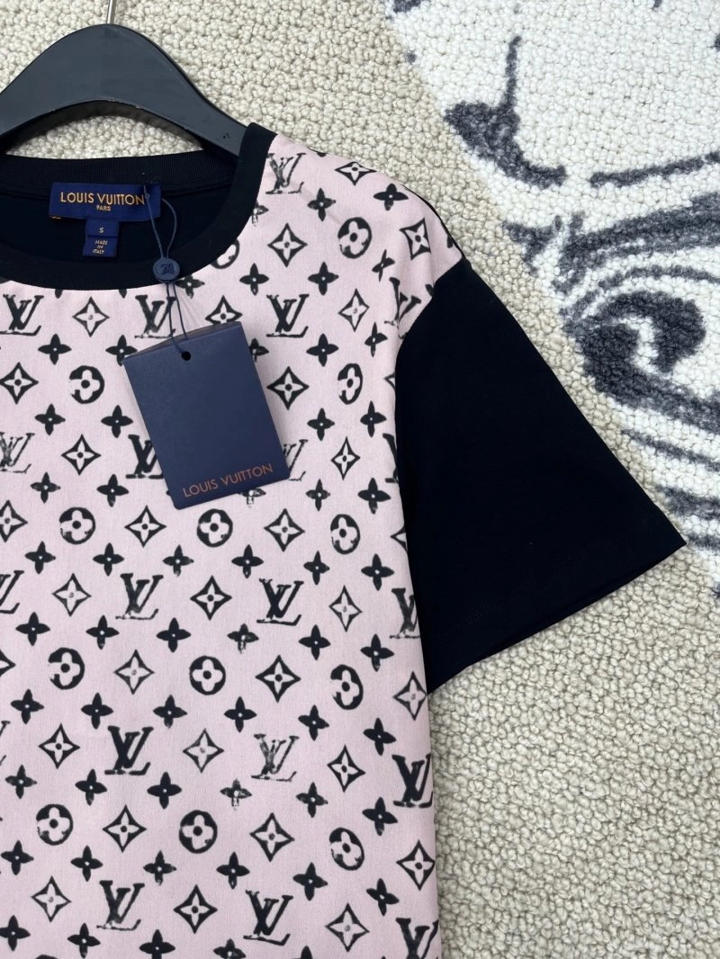 Snug Louis Vuitton T-Shirts 131346