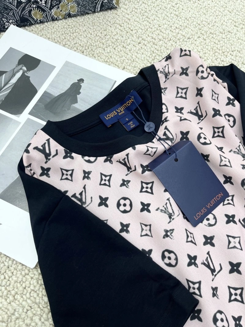 Snug Louis Vuitton T-Shirts 131346