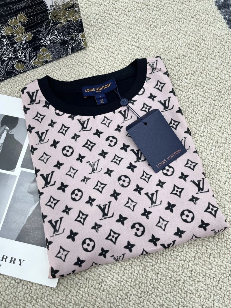 Snug Louis Vuitton T-Shirts 131346