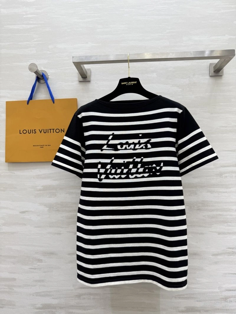 Sporty Louis Vuitton T-Shirts 131339