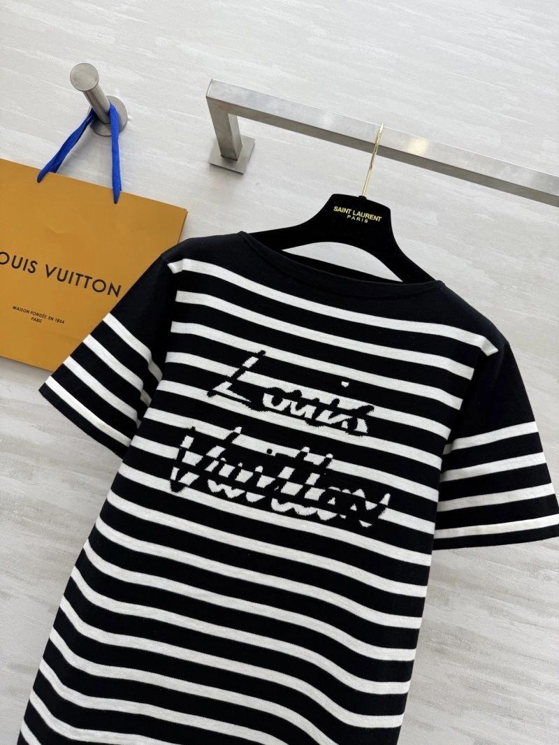 Sporty Louis Vuitton T-Shirts 131339