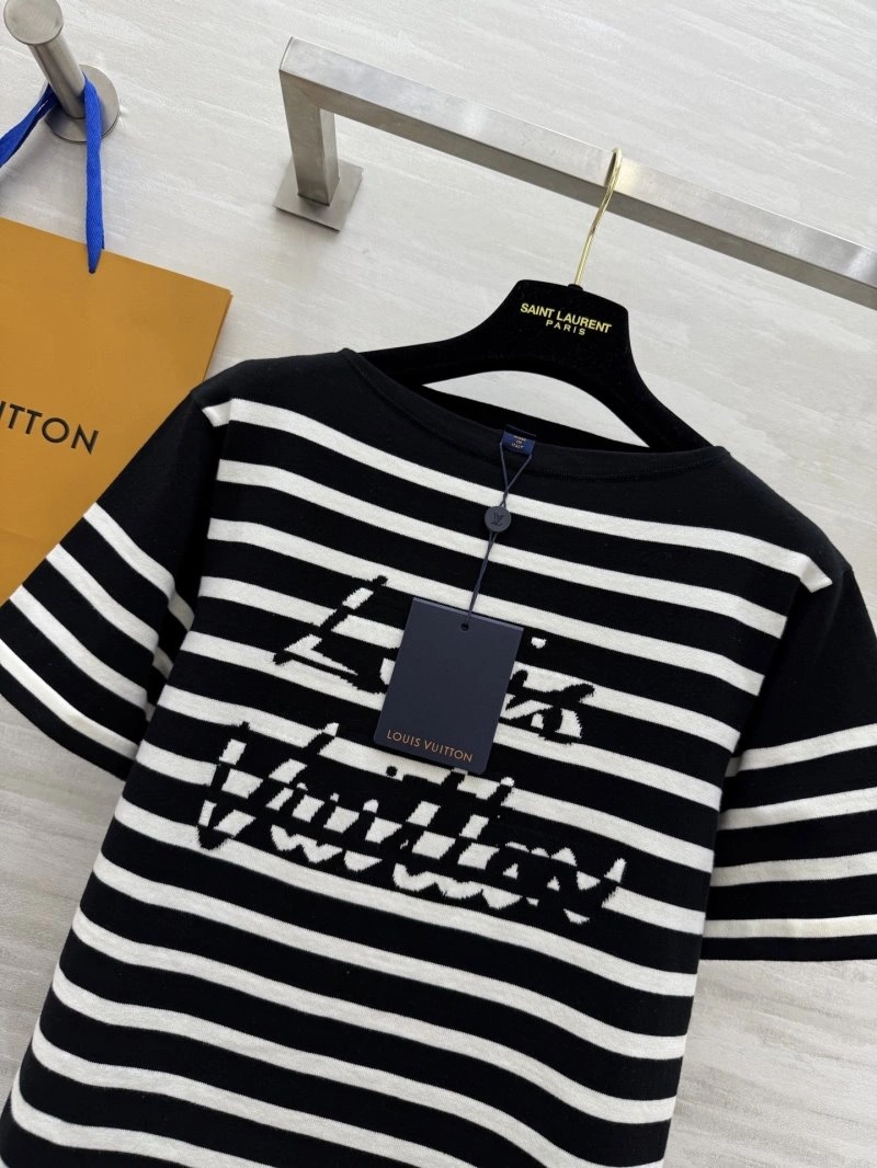 Sporty Louis Vuitton T-Shirts 131339
