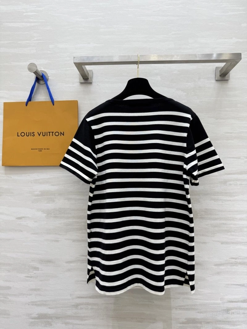 Sporty Louis Vuitton T-Shirts 131339