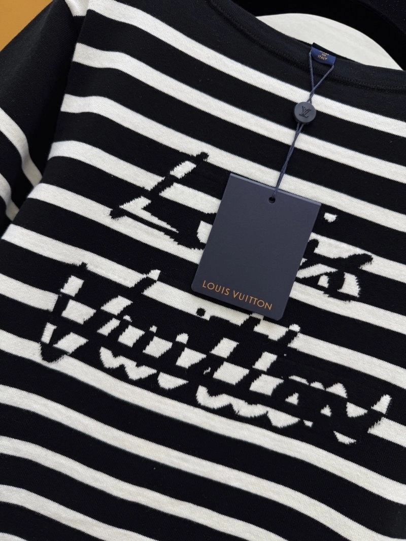 Sporty Louis Vuitton T-Shirts 131339