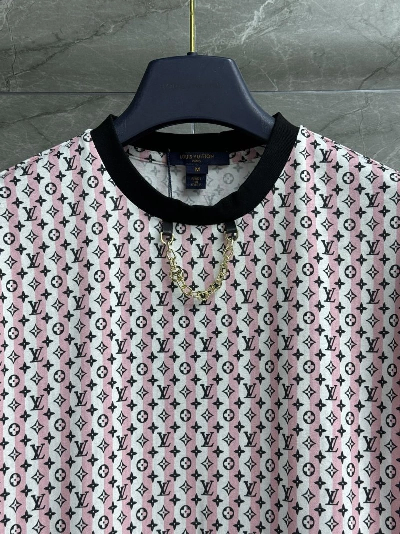 WellDesigned Louis Vuitton T-Shirts 131305