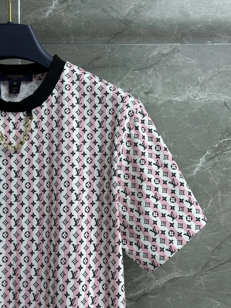 WellDesigned Louis Vuitton T-Shirts 131305