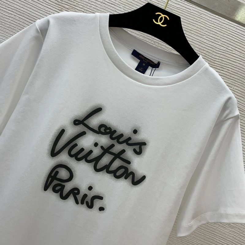 Louis Vuitton T-Shirts Lightweight 131256