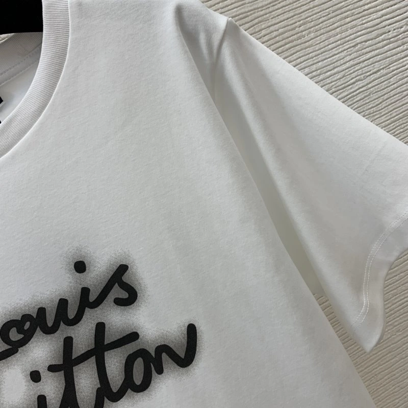 Louis Vuitton T-Shirts Lightweight 131256