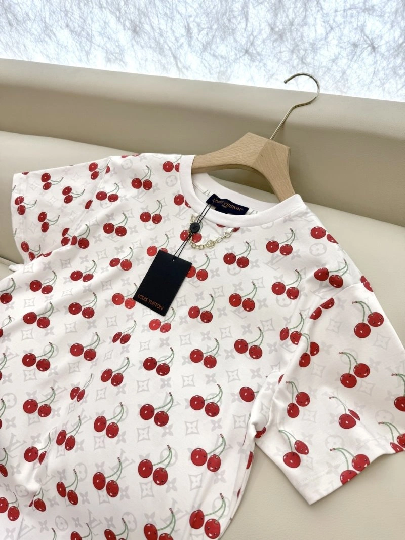 Flexible Louis Vuitton T-Shirts 131210