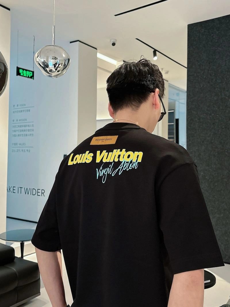 Trendy Louis Vuitton T-Shirts 133671