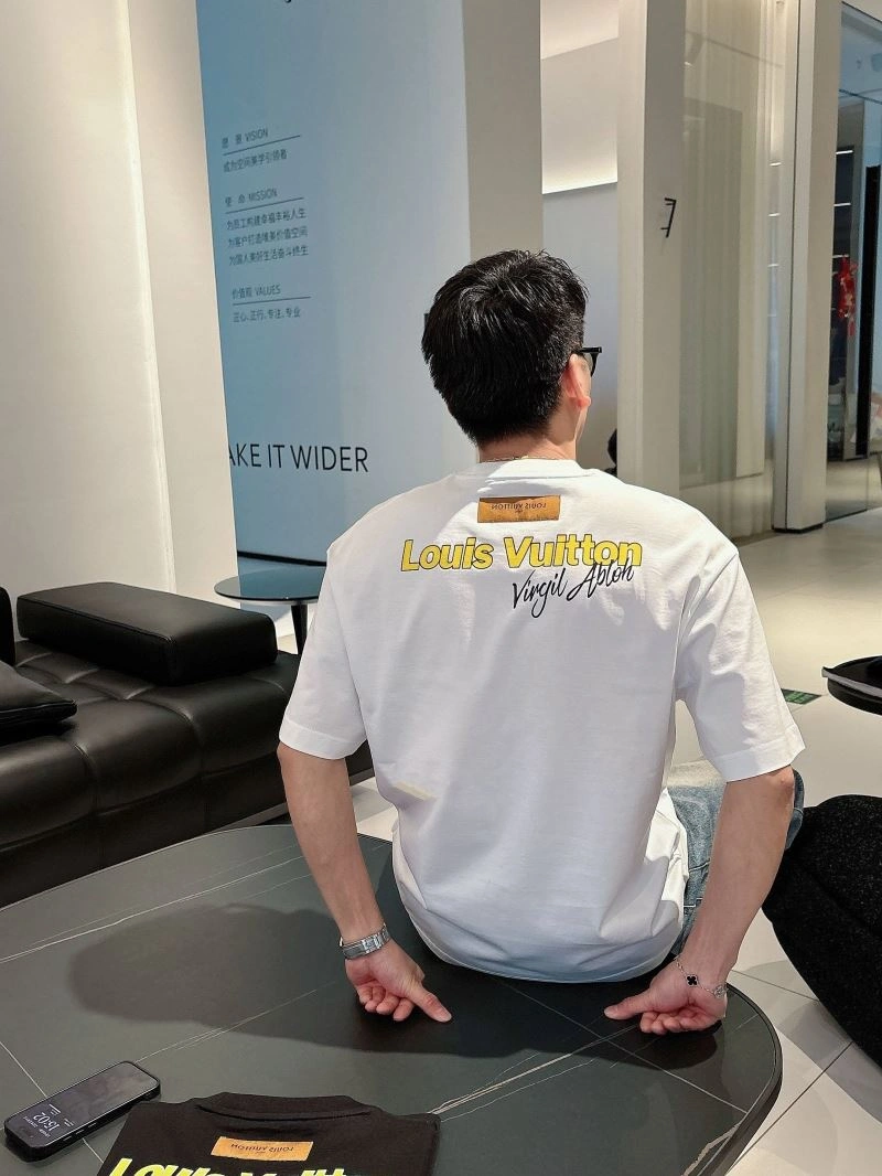 Louis Vuitton T-Shirts Sporty 133670