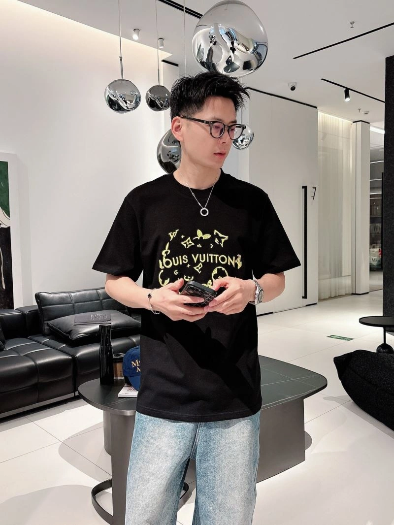 Louis Vuitton T-Shirts TimelessDesign 133640