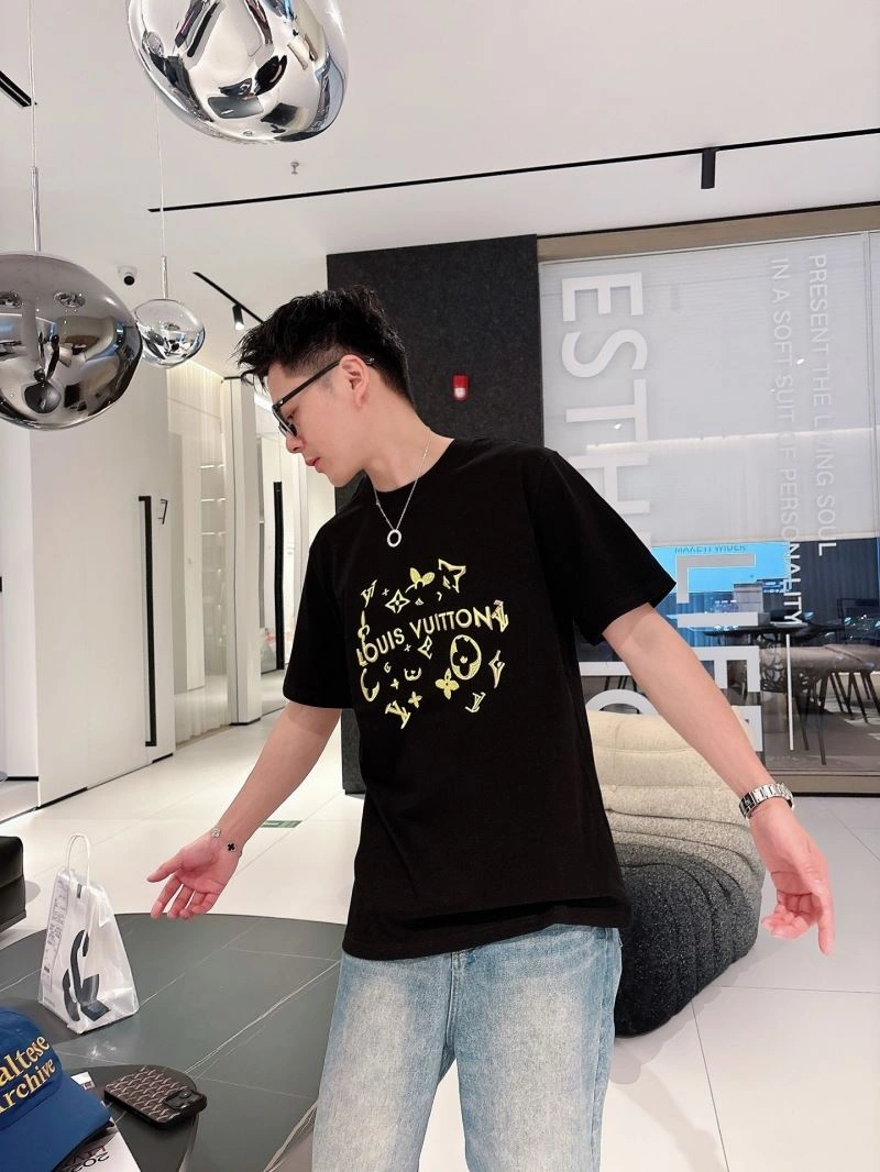 Louis Vuitton T-Shirts TimelessDesign 133640