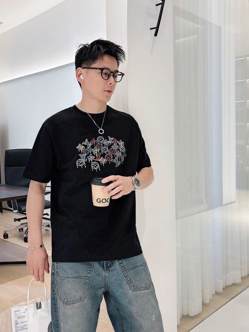 Flexible Louis Vuitton T-Shirts 133638