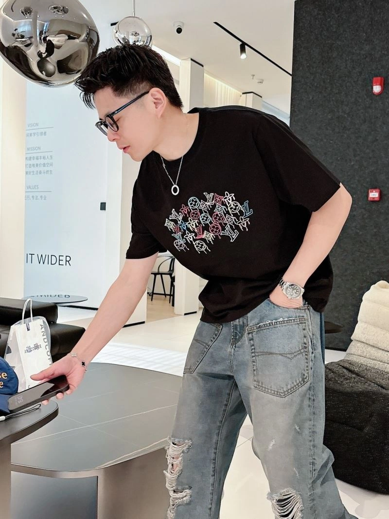 Flexible Louis Vuitton T-Shirts 133638