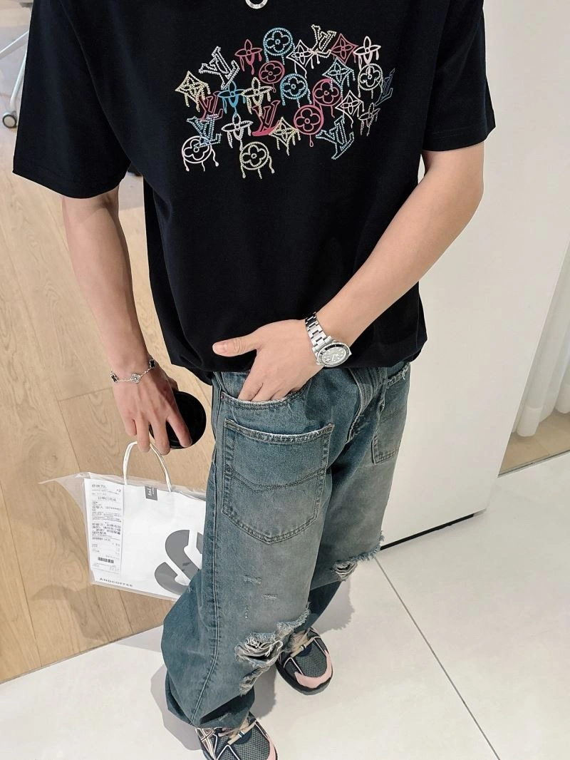 Flexible Louis Vuitton T-Shirts 133638