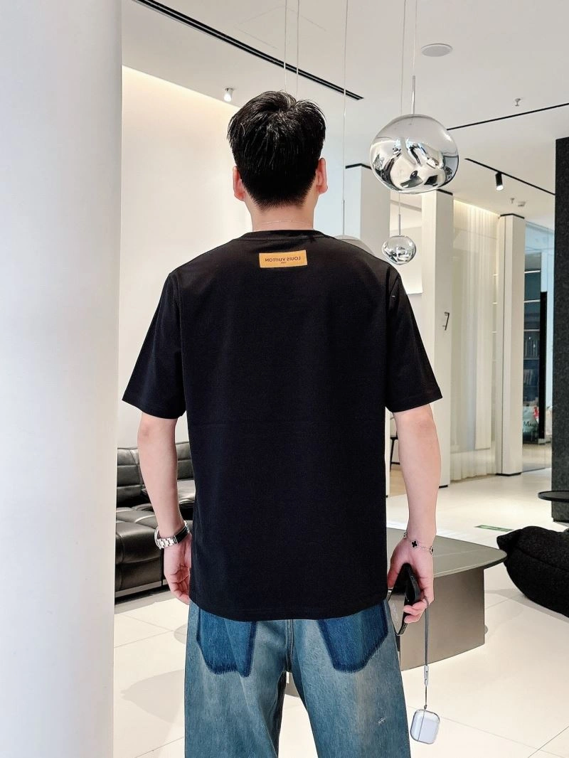Flexible Louis Vuitton T-Shirts 133638