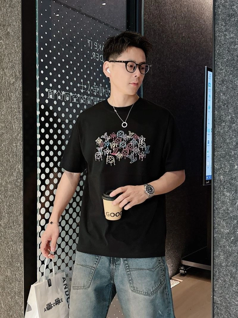 Flexible Louis Vuitton T-Shirts 133638