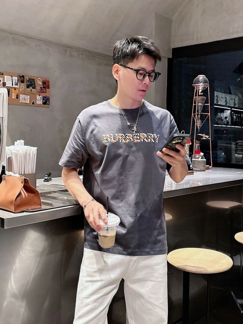 Louis Vuitton T-Shirts Casual 133645