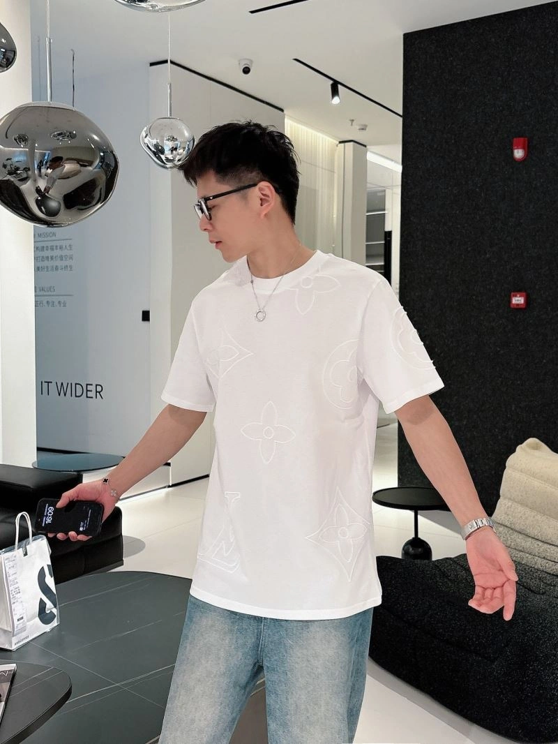 Affordable Louis Vuitton T-Shirts 133635