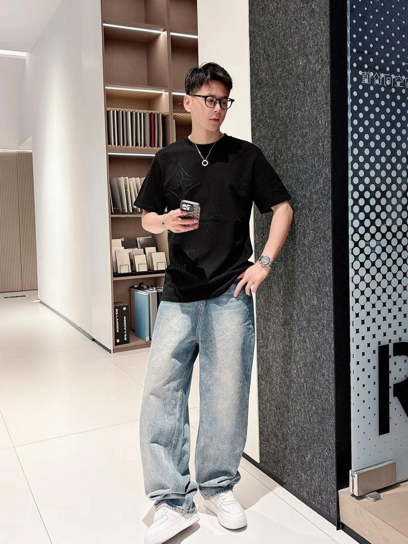 Classic Louis Vuitton T-Shirts 133634