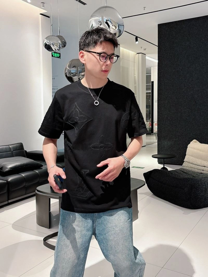 Classic Louis Vuitton T-Shirts 133634