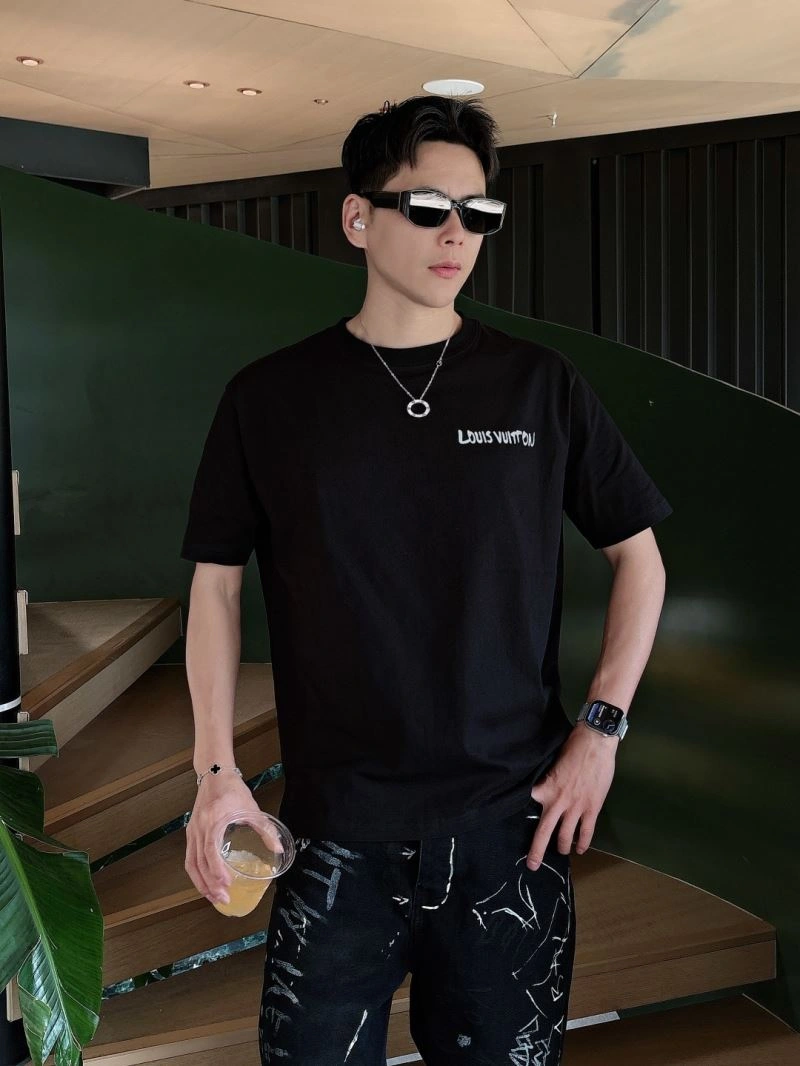 UrbanChic Louis Vuitton T-Shirts 133620