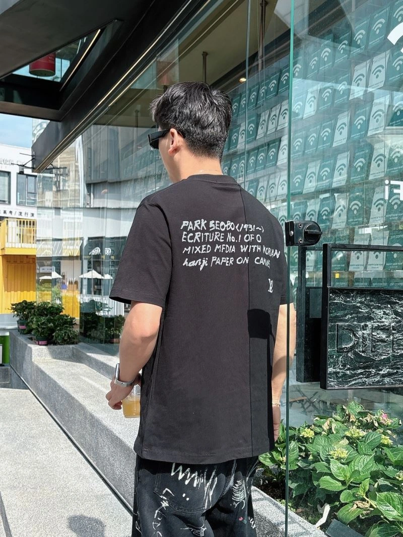 UrbanChic Louis Vuitton T-Shirts 133620