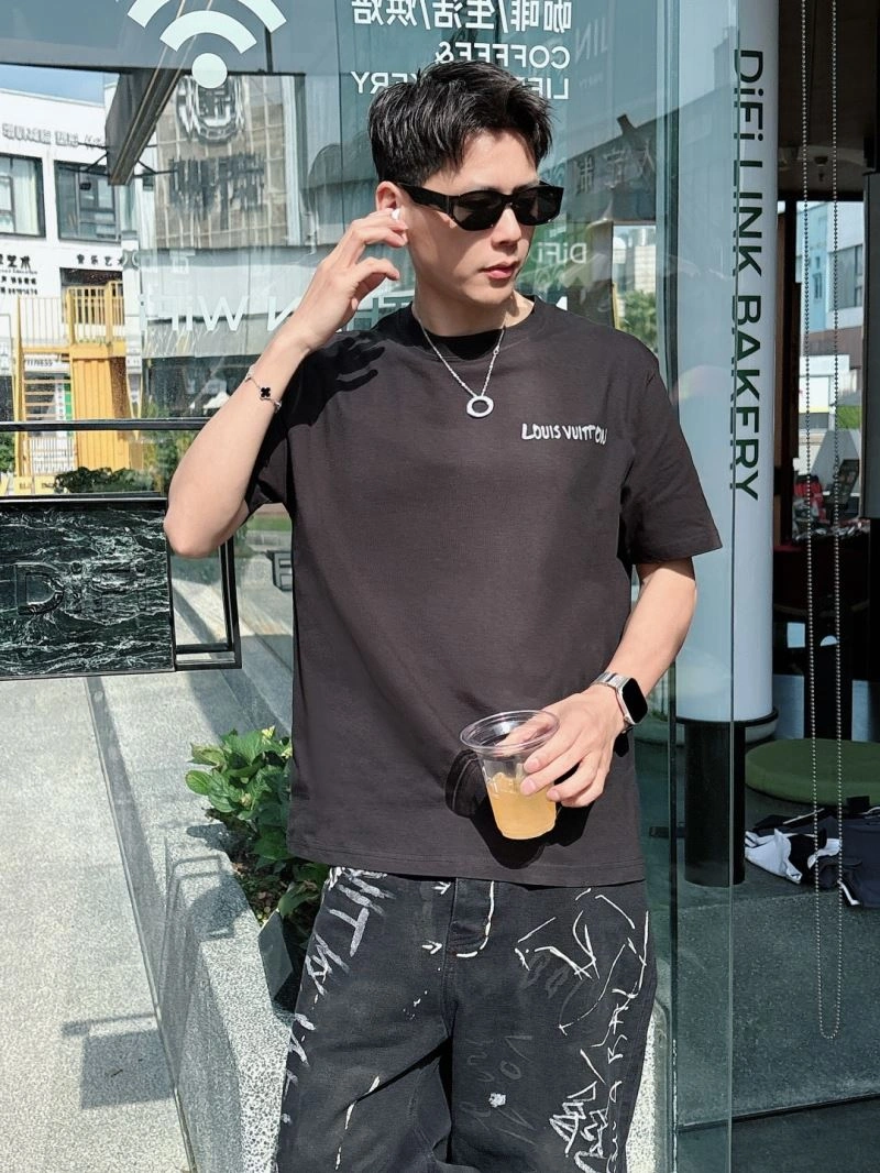 UrbanChic Louis Vuitton T-Shirts 133620