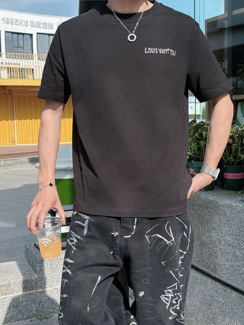 UrbanChic Louis Vuitton T-Shirts 133620