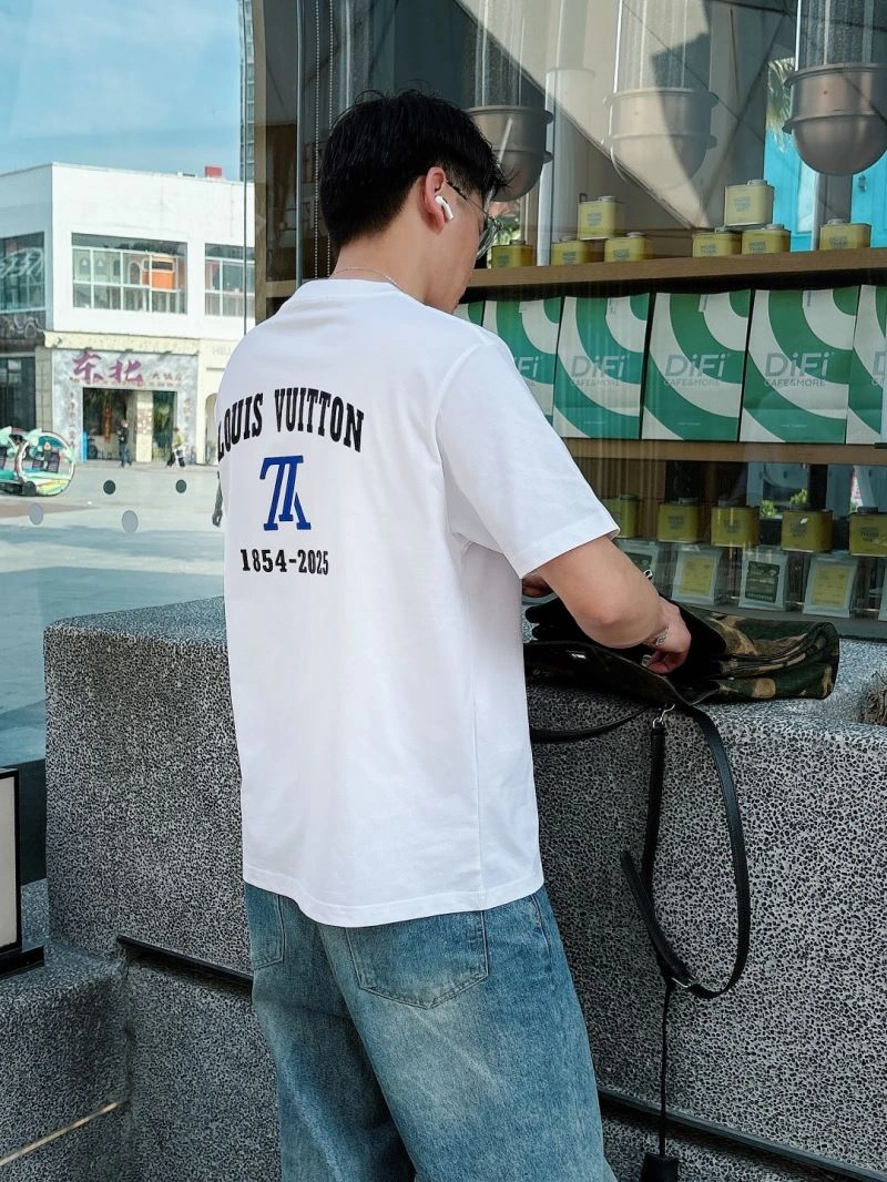 Louis Vuitton T-Shirts Lightweight 133630
