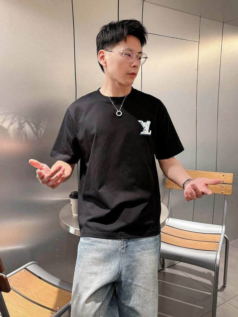 Neat Louis Vuitton T-Shirts 133622