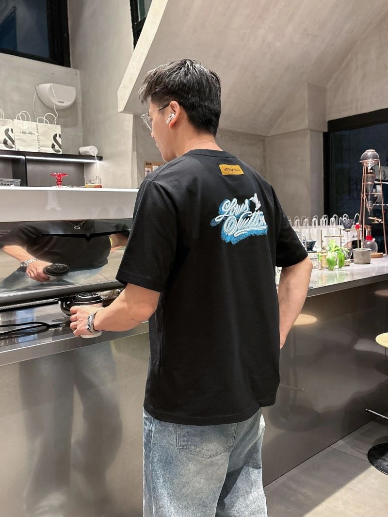 Neat Louis Vuitton T-Shirts 133622