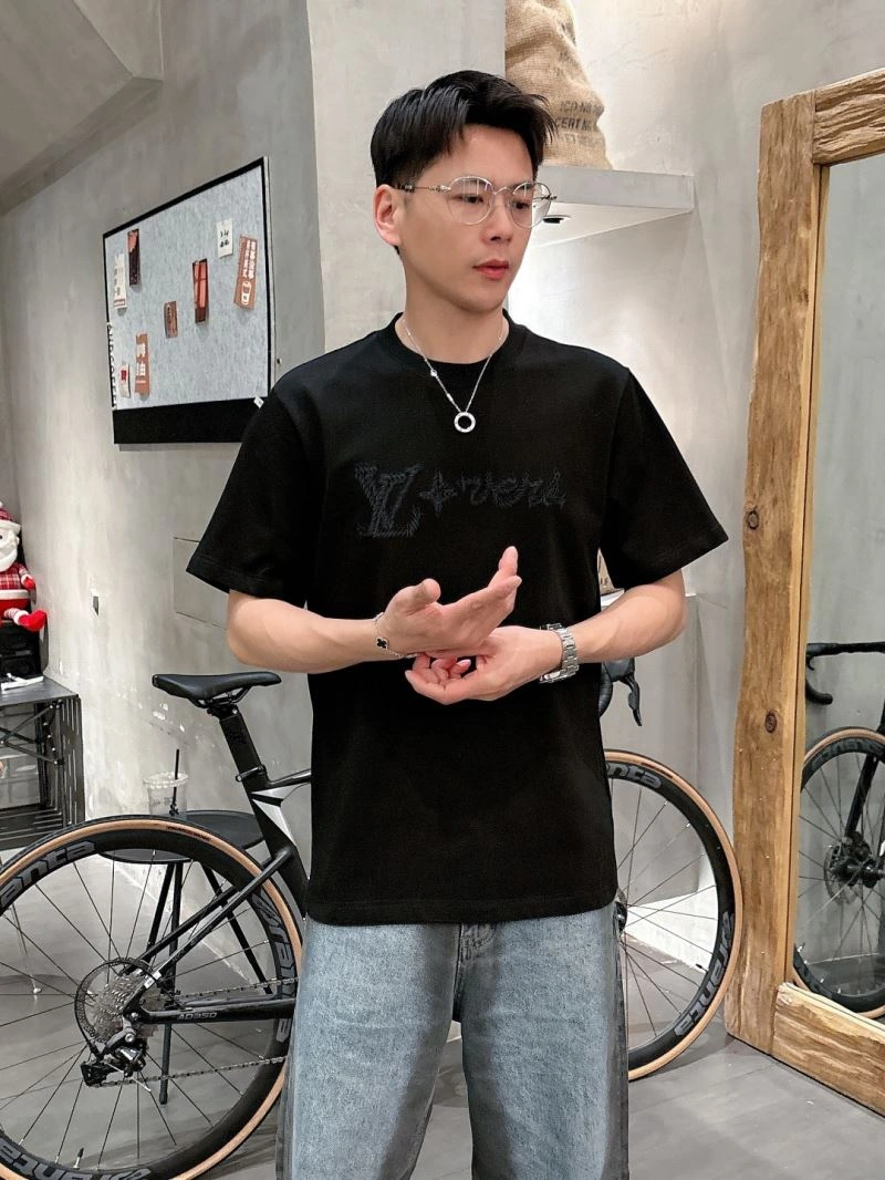 Louis Vuitton T-Shirts Casual 133611