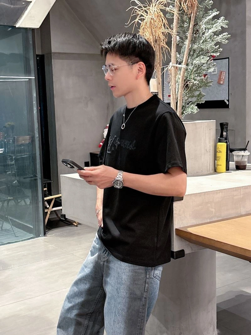 Louis Vuitton T-Shirts Casual 133611