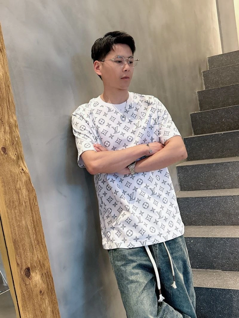 Premium Louis Vuitton T-Shirts 133625