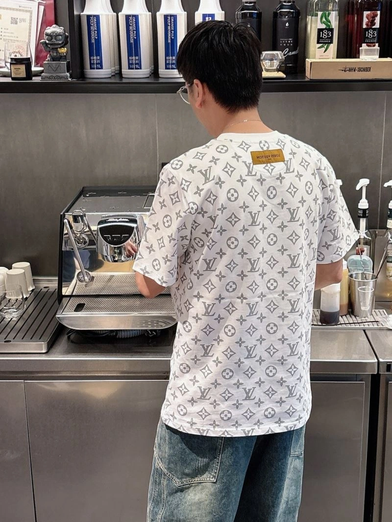 Premium Louis Vuitton T-Shirts 133625